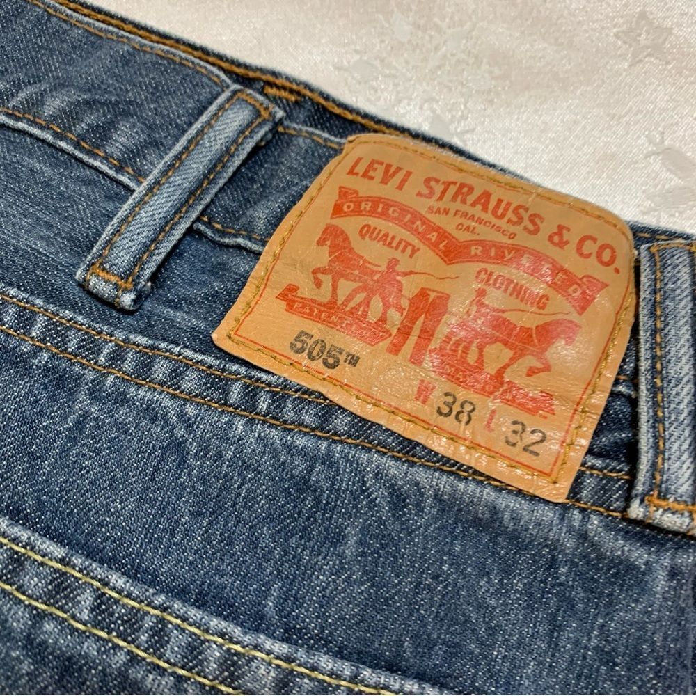 Levis Jeans 38x32 Straight Leg Medium Wash Excellent